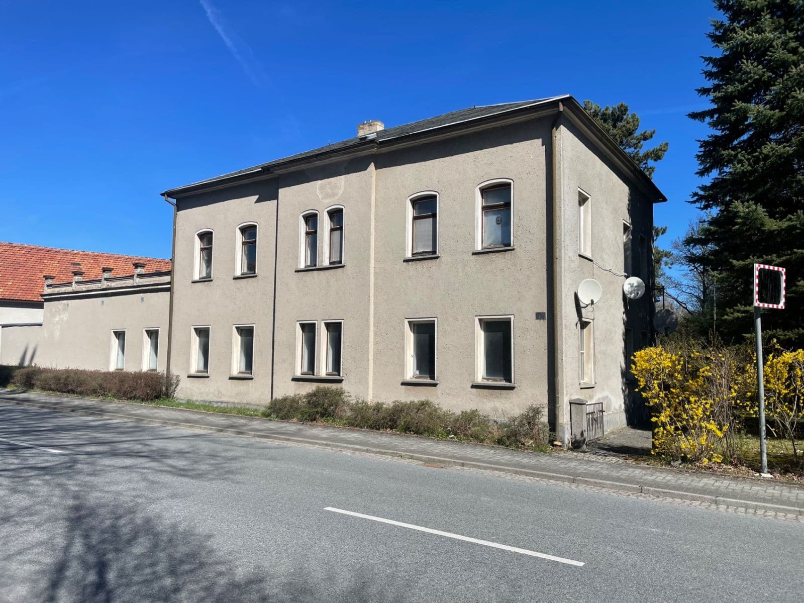 Prodej domu 200 m², pozemek 1.623 m², Hauptstraße, Oderwitz, Sasko Prodej domu 200 m², pozemek 1.623 m², Hauptstraße, Oderwitz, Sasko