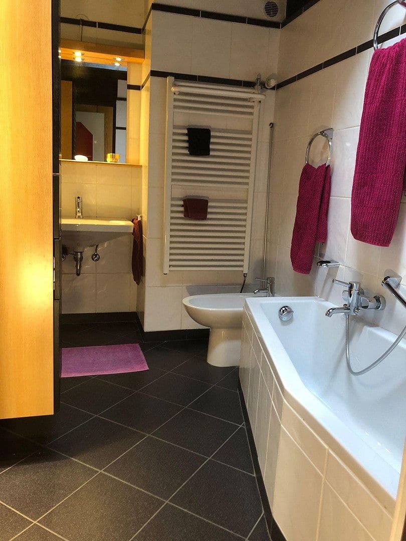 Prodej domu 160 m², pozemek 1.236 m², Cáchy, Severní Porýní-Vestfálsko Prodej domu 160 m², pozemek 1.236 m², Cáchy, Severní Porýní-Vestfálsko