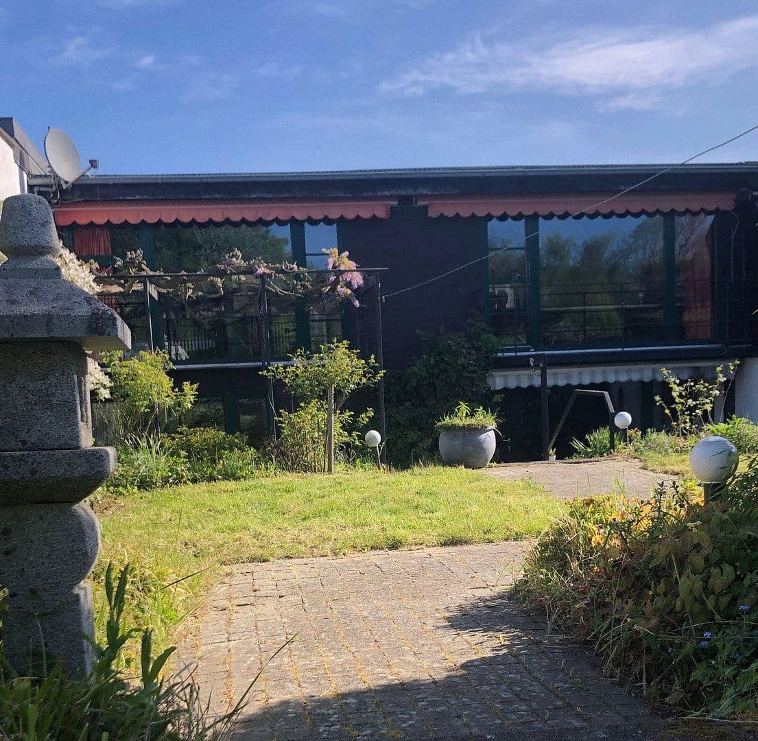 Prodej domu 160 m², pozemek 1.236 m², Cáchy, Severní Porýní-Vestfálsko Prodej domu 160 m², pozemek 1.236 m², Cáchy, Severní Porýní-Vestfálsko
