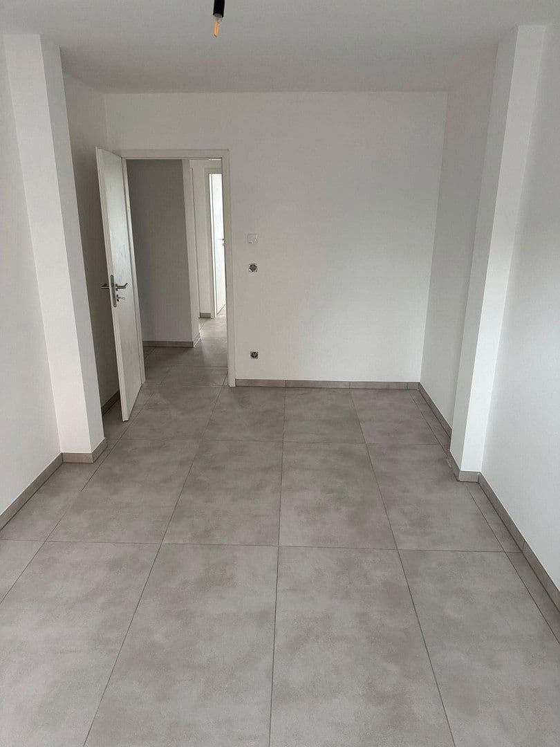 Pronájem bytu 4+1 107 m², Berliner Str. 911, Köln, Severní Porýní-Vestfálsko Pronájem bytu 4+1 107 m², Berliner Str. 911, Köln, Severní Porýní-Vestfálsko