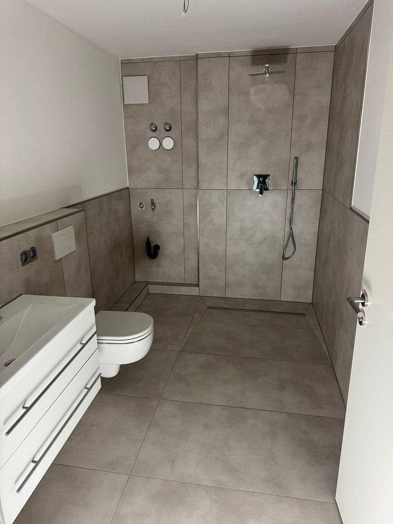 Pronájem bytu 4+1 107 m², Berliner Str. 911, Köln, Severní Porýní-Vestfálsko Pronájem bytu 4+1 107 m², Berliner Str. 911, Köln, Severní Porýní-Vestfálsko