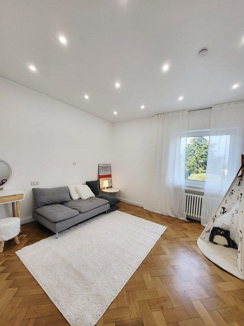 Pronájem bytu 3+1 106 m², Mulheim an der Ruhr, Severní Porýní-Vestfálsko Pronájem bytu 3+1 106 m², Mulheim an der Ruhr, Severní Porýní-Vestfálsko