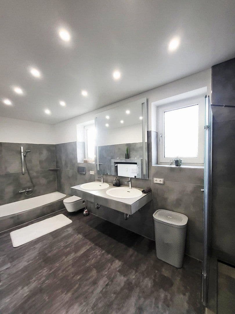 Pronájem bytu 3+1 106 m², Mulheim an der Ruhr, Severní Porýní-Vestfálsko Pronájem bytu 3+1 106 m², Mulheim an der Ruhr, Severní Porýní-Vestfálsko