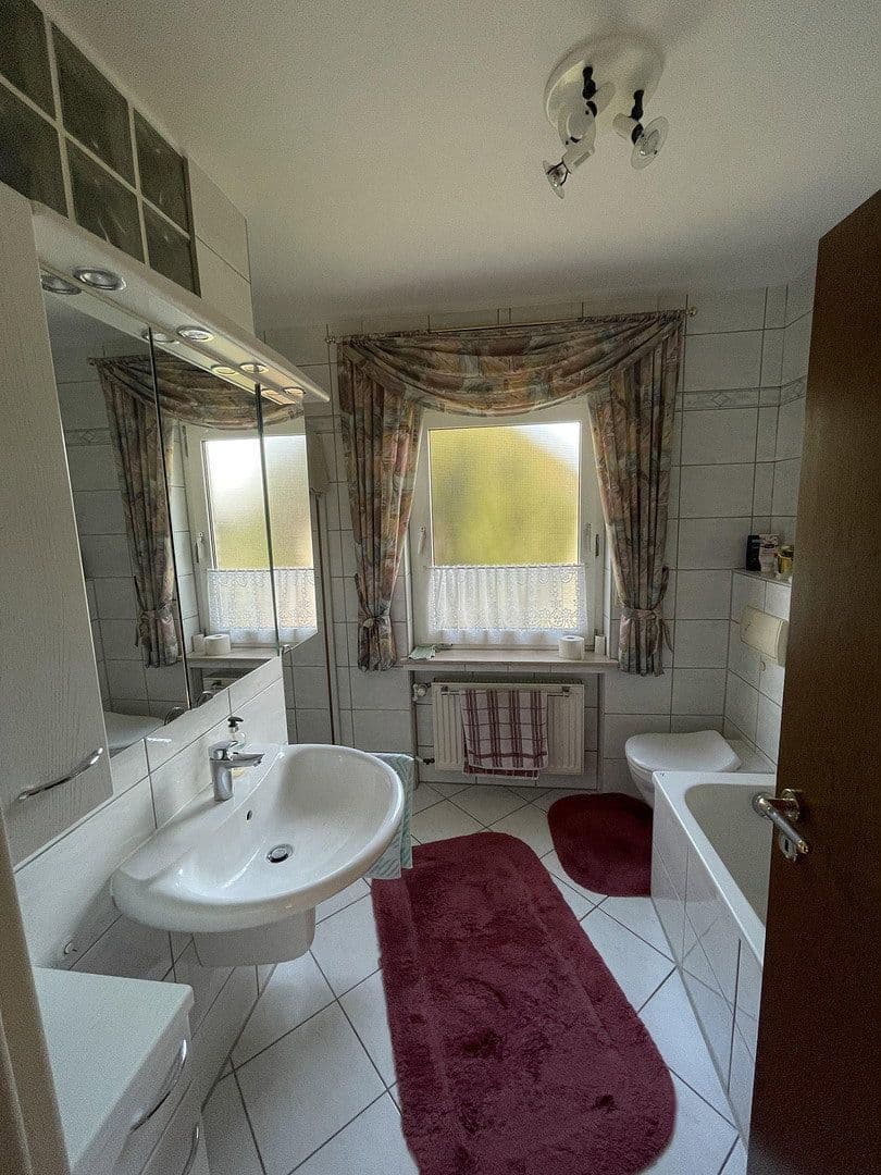 Prodej domu 225 m², pozemek 632 m², Kalletal, Severní Porýní-Vestfálsko Prodej domu 225 m², pozemek 632 m², Kalletal, Severní Porýní-Vestfálsko