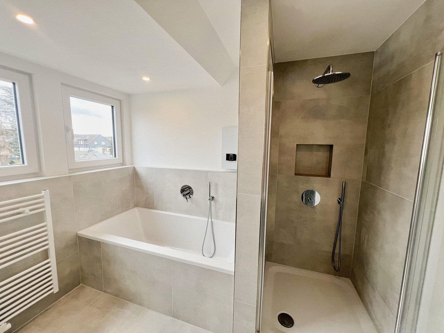 Pronájem bytu 4+1 120 m², Pfarrer-Werr-Straße, 40, Troisdorf, Severní Porýní-Vestfálsko Pronájem bytu 4+1 120 m², Pfarrer-Werr-Straße, 40, Troisdorf, Severní Porýní-Vestfálsko