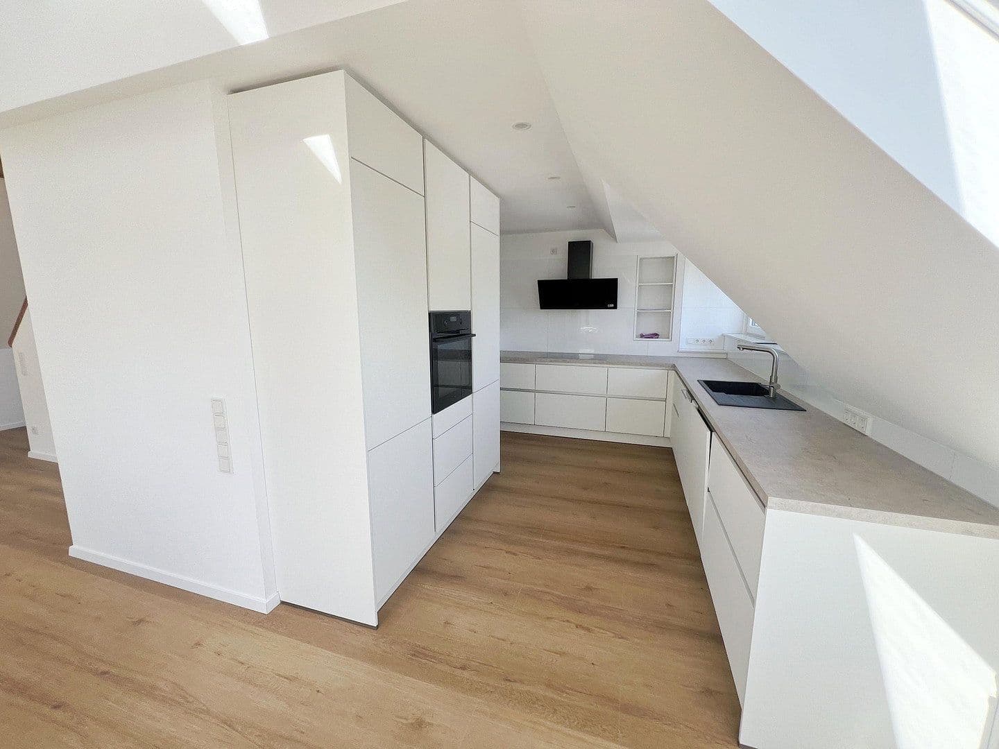 Pronájem bytu 4+1 120 m², Pfarrer-Werr-Straße, 40, Troisdorf, Severní Porýní-Vestfálsko Pronájem bytu 4+1 120 m², Pfarrer-Werr-Straße, 40, Troisdorf, Severní Porýní-Vestfálsko