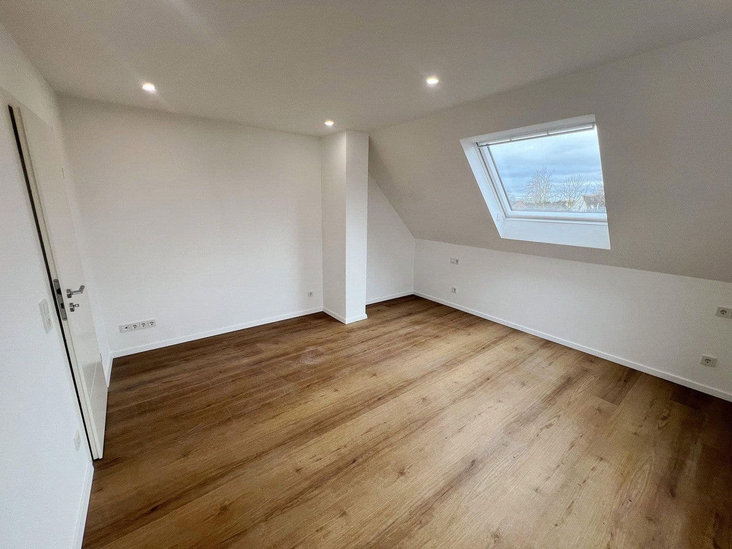 Pronájem bytu 4+1 120 m², Pfarrer-Werr-Straße, 40, Troisdorf, Severní Porýní-Vestfálsko Pronájem bytu 4+1 120 m², Pfarrer-Werr-Straße, 40, Troisdorf, Severní Porýní-Vestfálsko