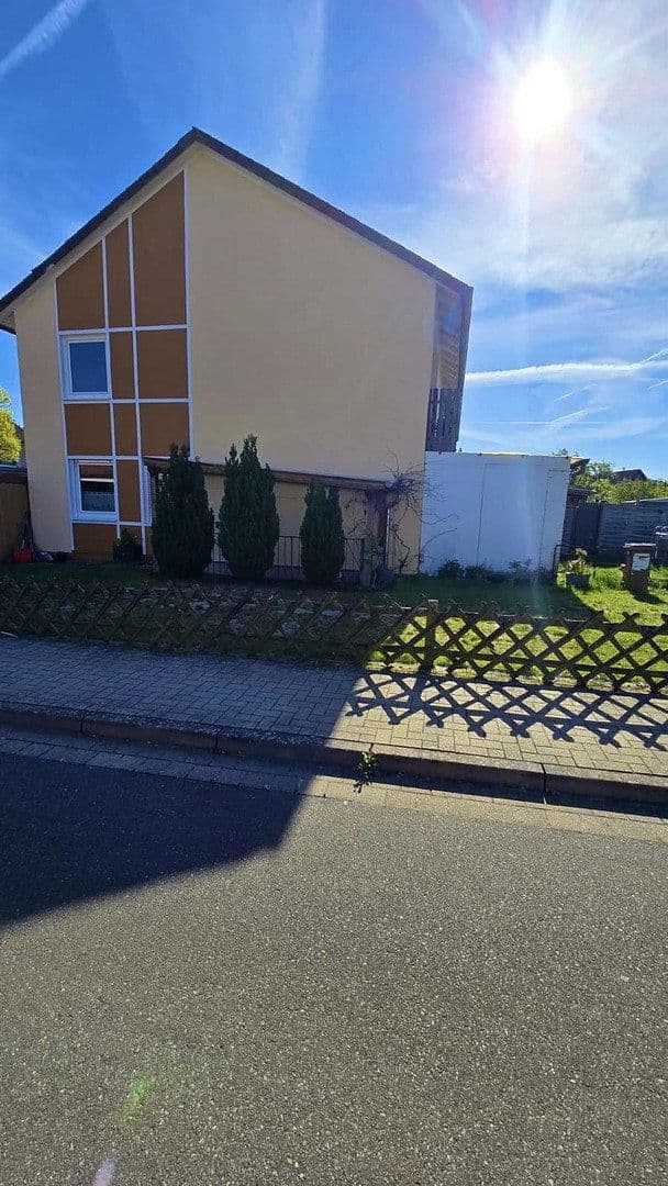 Pronájem domu 95 m², pozemek 90 m², Gneisenaustraße 11, Walsrode, Dolní Sasko Pronájem domu 95 m², pozemek 90 m², Gneisenaustraße 11, Walsrode, Dolní Sasko