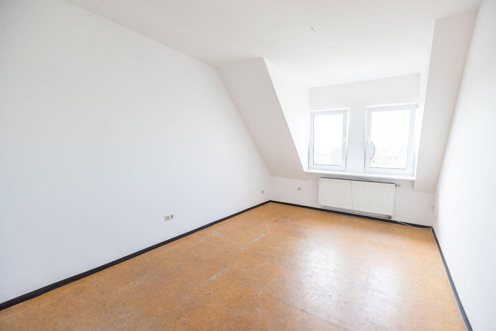 Prodej domu 733 m², pozemek 450 m², Nürnberg, Bavorsko Prodej domu 733 m², pozemek 450 m², Nürnberg, Bavorsko