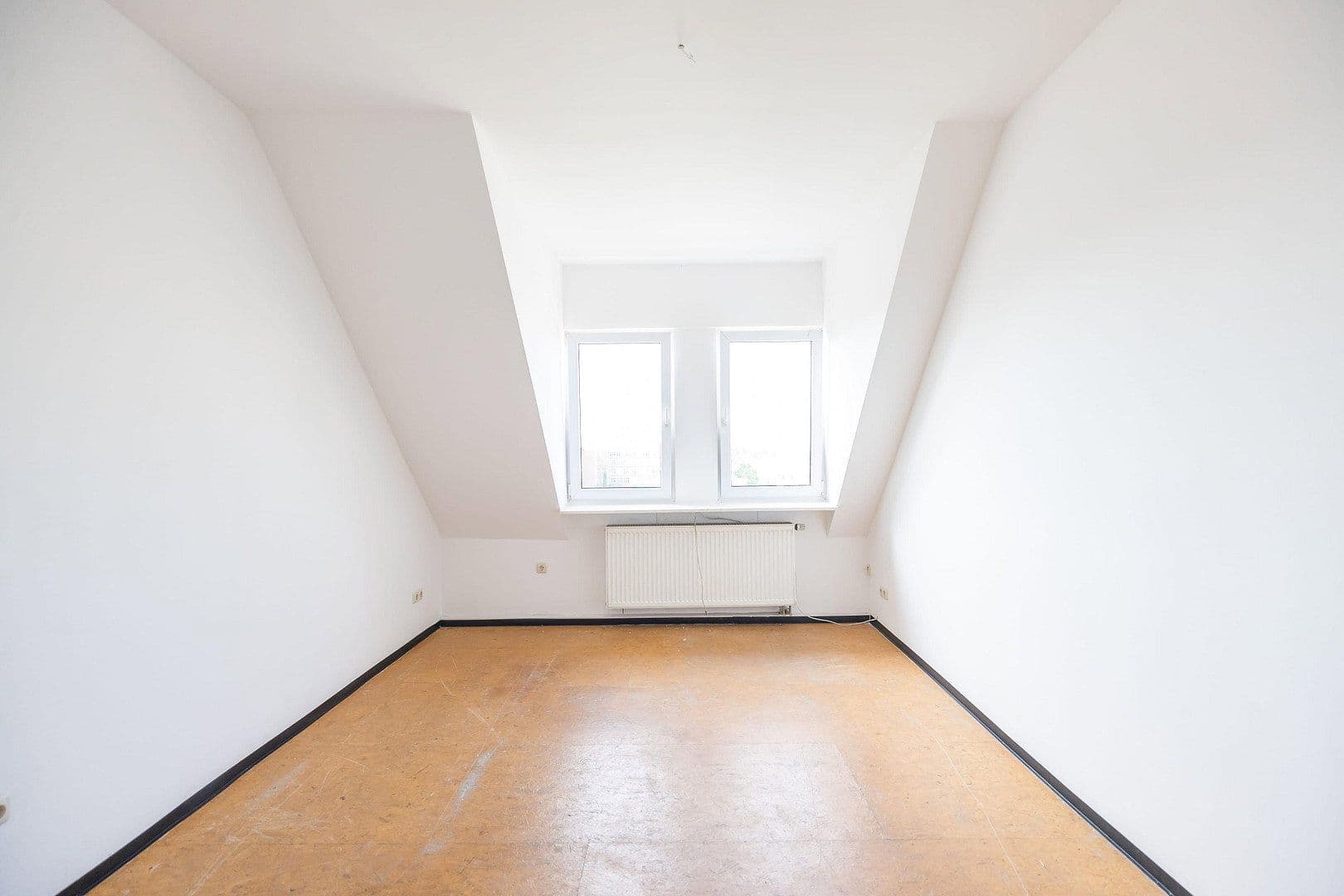 Prodej domu 733 m², pozemek 450 m², Nürnberg, Bavorsko Prodej domu 733 m², pozemek 450 m², Nürnberg, Bavorsko
