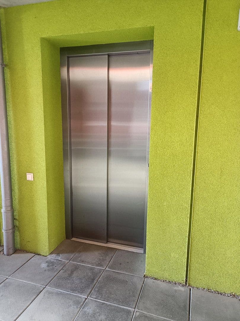 Pronájem bytu 3+1 76 m², Schulstraße 15, Friolzheim, Bádensko-Württembersko Pronájem bytu 3+1 76 m², Schulstraße 15, Friolzheim, Bádensko-Württembersko