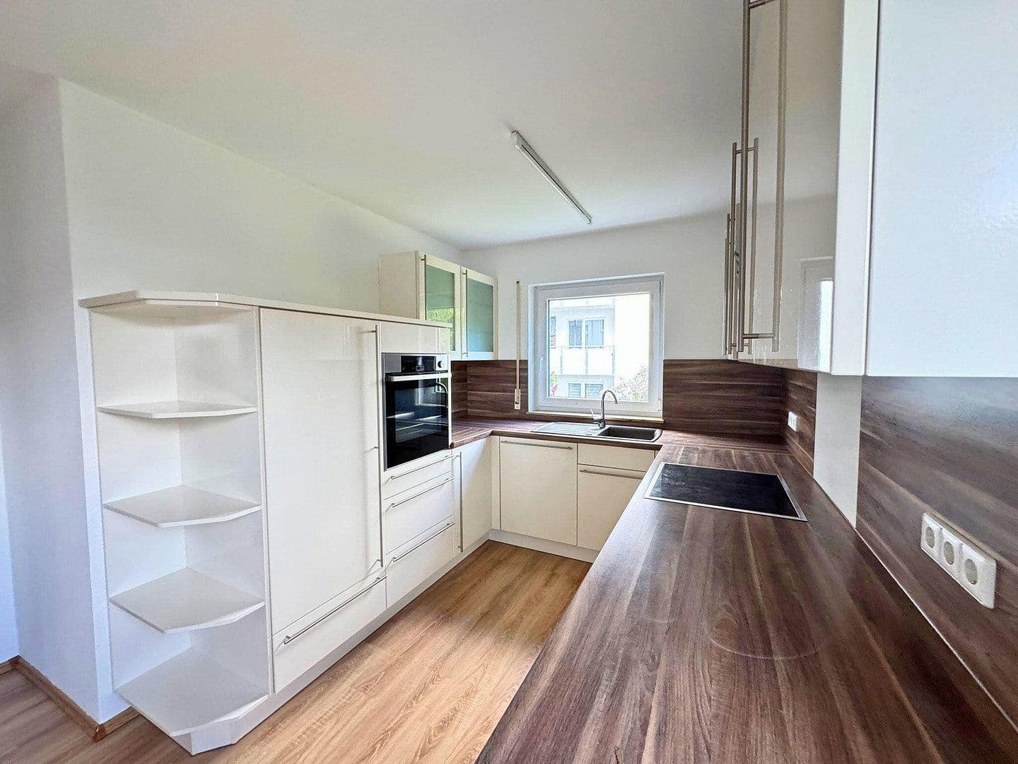 Pronájem bytu 3+1 73 m², Machtolsheimer Weg 4, Laichingen, Bádensko-Württembersko Pronájem bytu 3+1 73 m², Machtolsheimer Weg 4, Laichingen, Bádensko-Württembersko