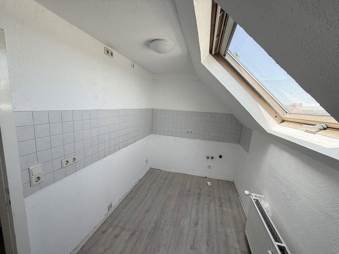 Pronájem bytu 3+1 56 m², Weißenthurm, Porýní-Falc Pronájem bytu 3+1 56 m², Weißenthurm, Porýní-Falc