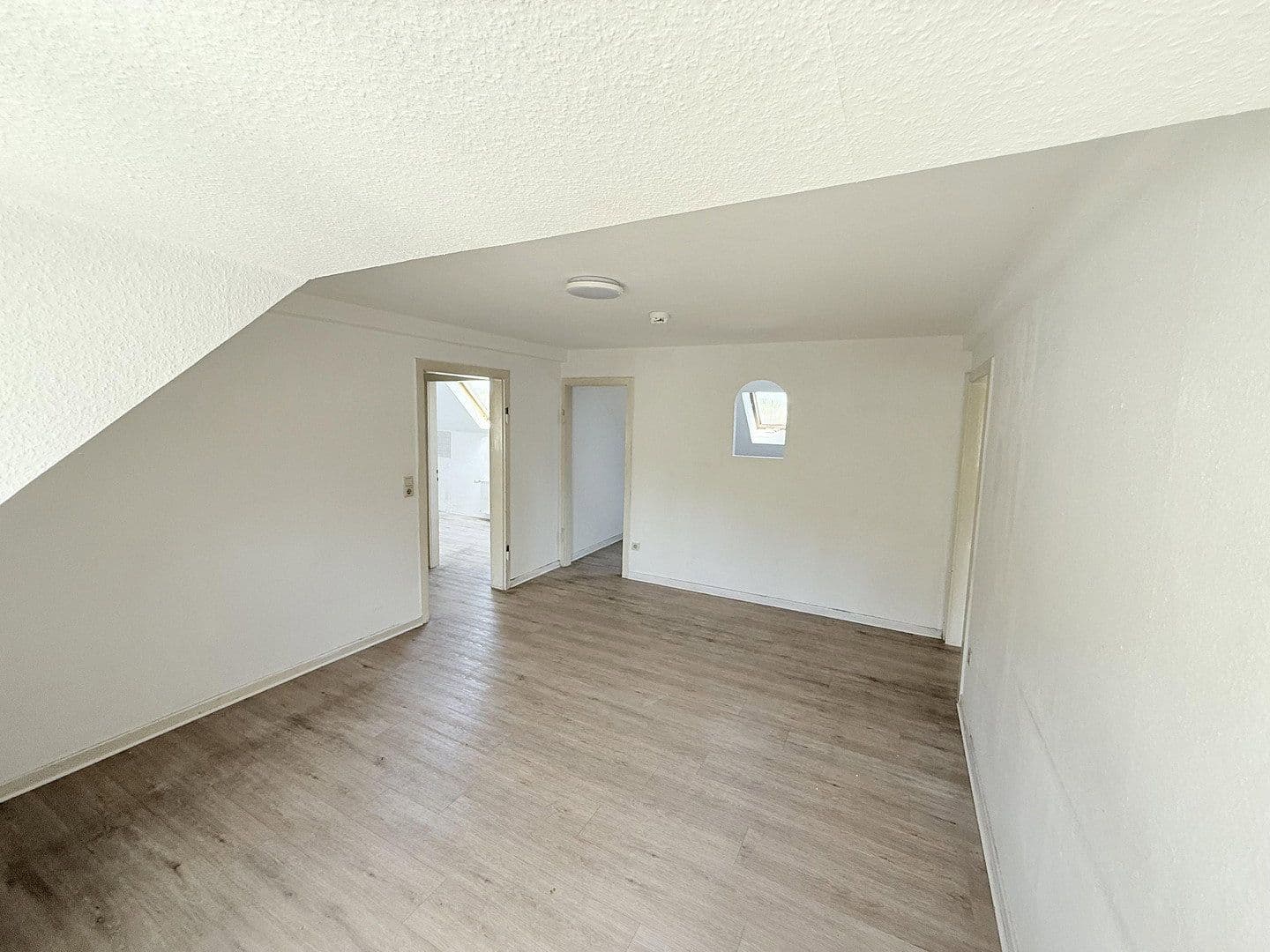 Pronájem bytu 3+1 56 m², Weißenthurm, Porýní-Falc Pronájem bytu 3+1 56 m², Weißenthurm, Porýní-Falc