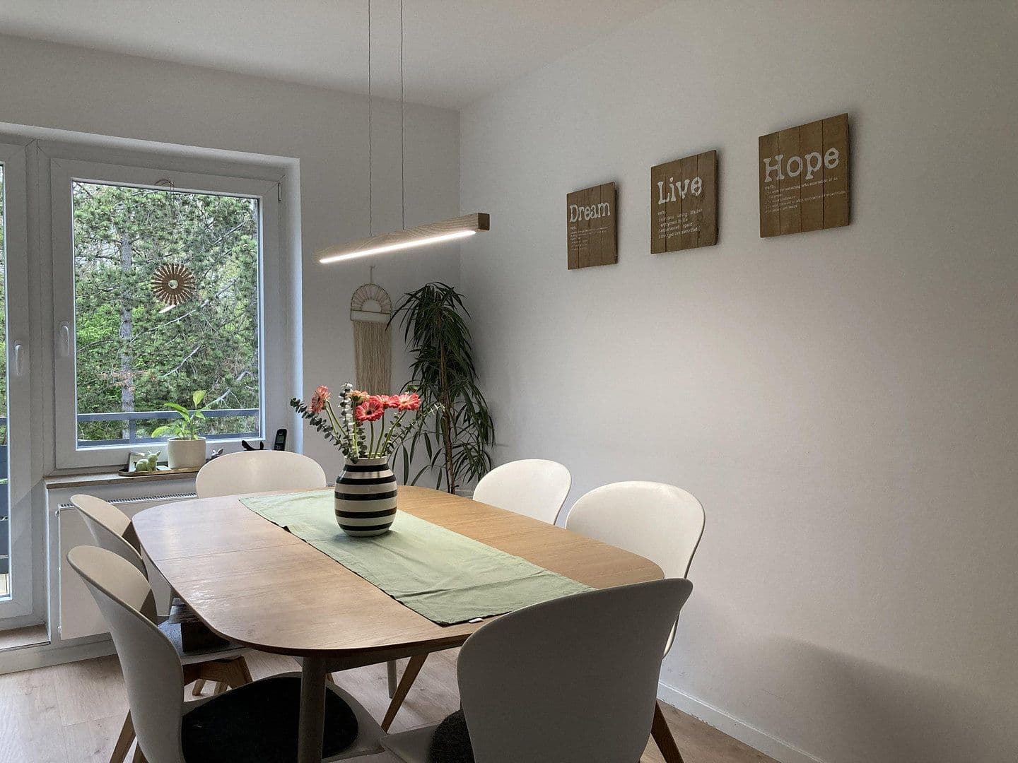 Prodej domu 150 m², pozemek 298 m², Stuttgart, Bádensko-Württembersko Prodej domu 150 m², pozemek 298 m², Stuttgart, Bádensko-Württembersko