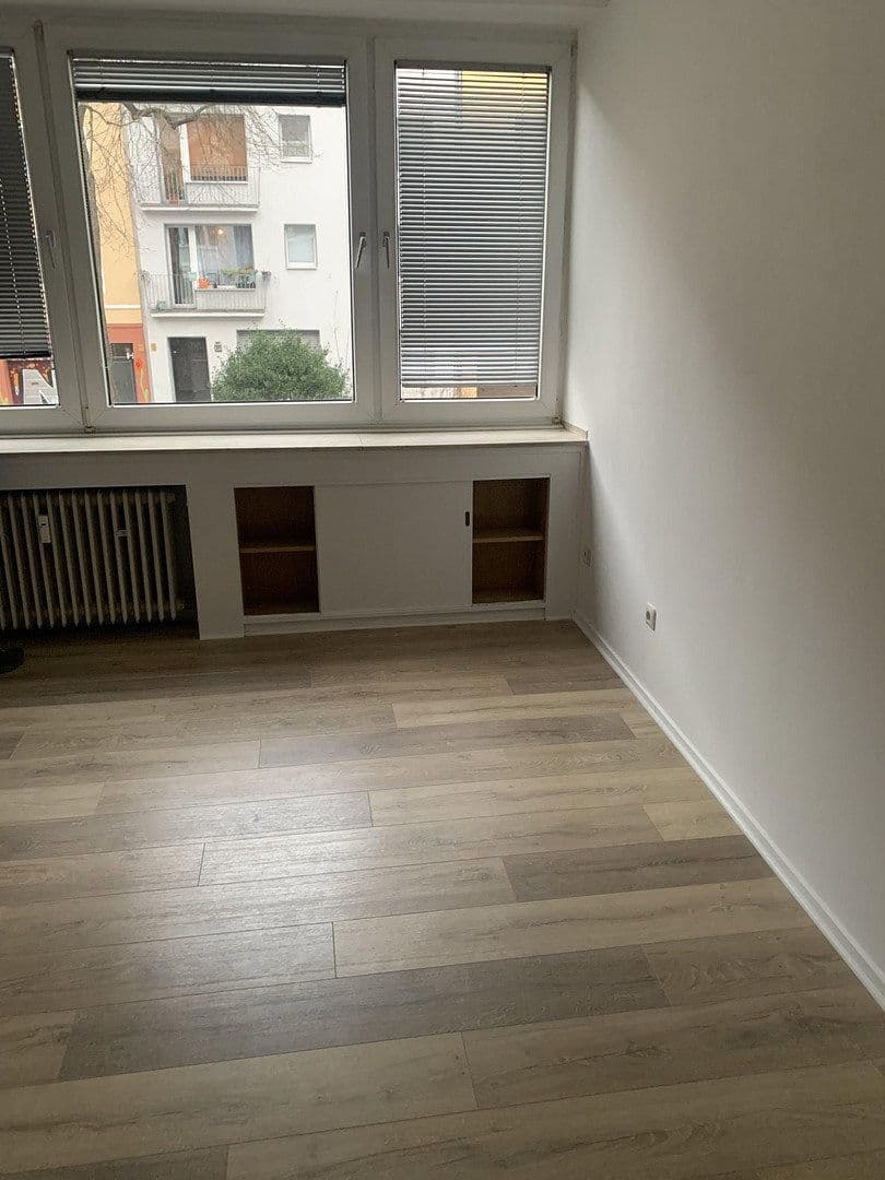 Pronájem bytu 2+1 55 m², Mendelssohnstr. 16, Düsseldorf, Severní Porýní-Vestfálsko Pronájem bytu 2+1 55 m², Mendelssohnstr. 16, Düsseldorf, Severní Porýní-Vestfálsko