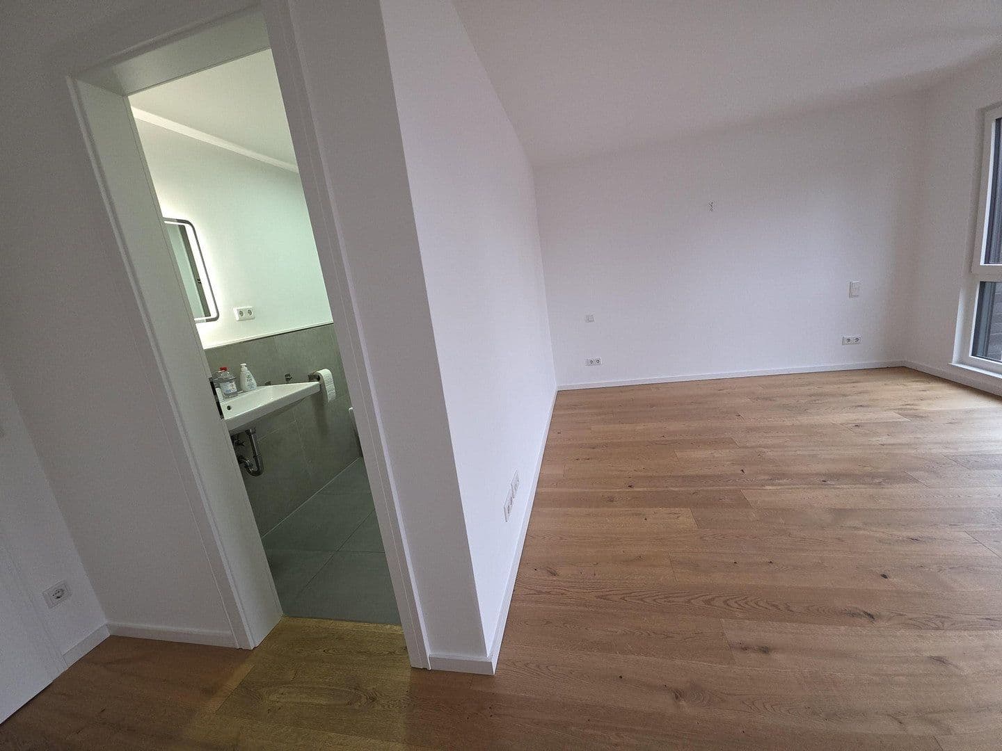 Pronájem bytu 3+1 110 m², Hilden, Severní Porýní-Vestfálsko Pronájem bytu 3+1 110 m², Hilden, Severní Porýní-Vestfálsko