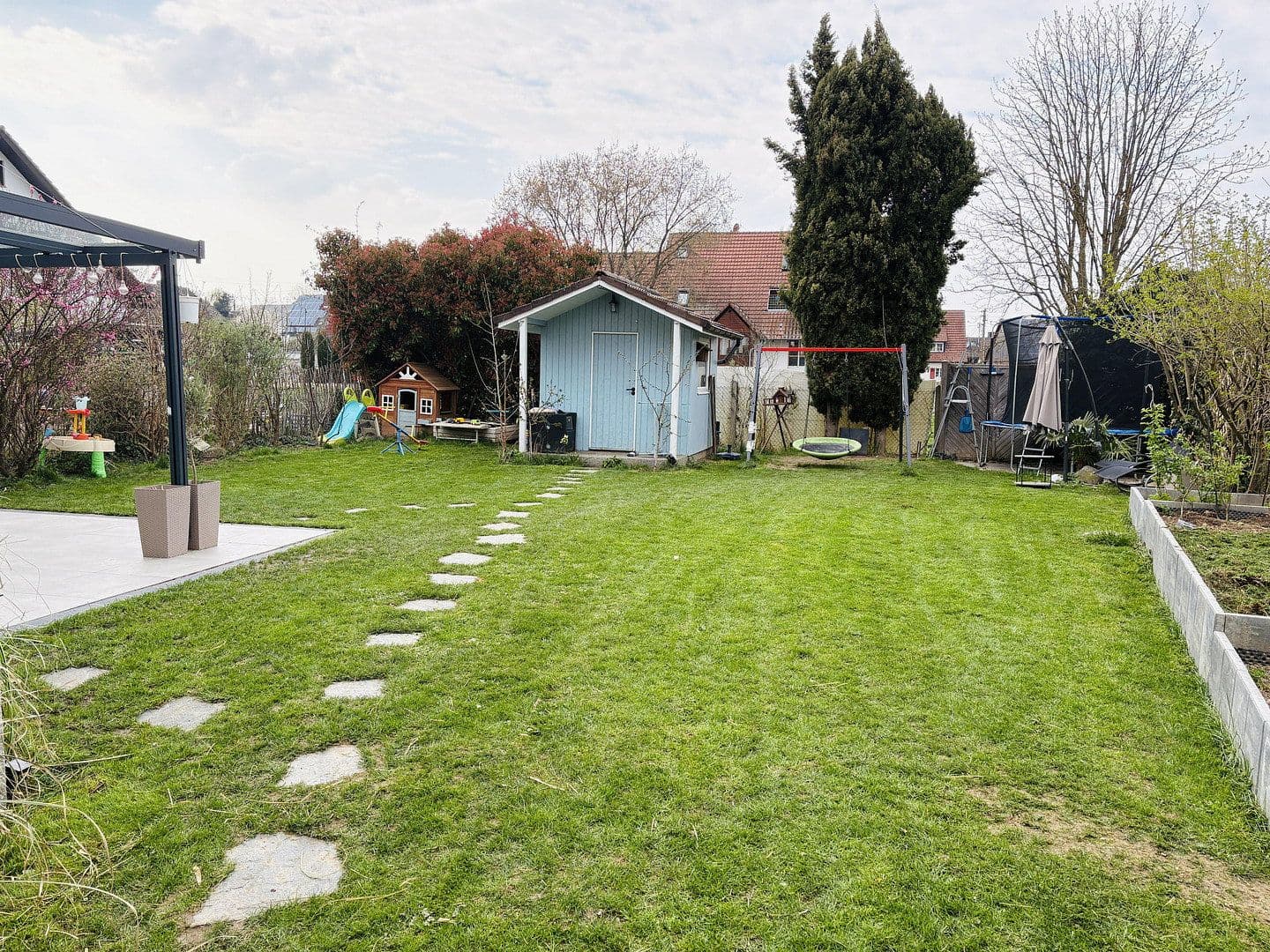 Prodej domu 184 m², pozemek 423 m², St. Georg-Str.4A, Eschbach, Bádensko-Württembersko Prodej domu 184 m², pozemek 423 m², St. Georg-Str.4A, Eschbach, Bádensko-Württembersko