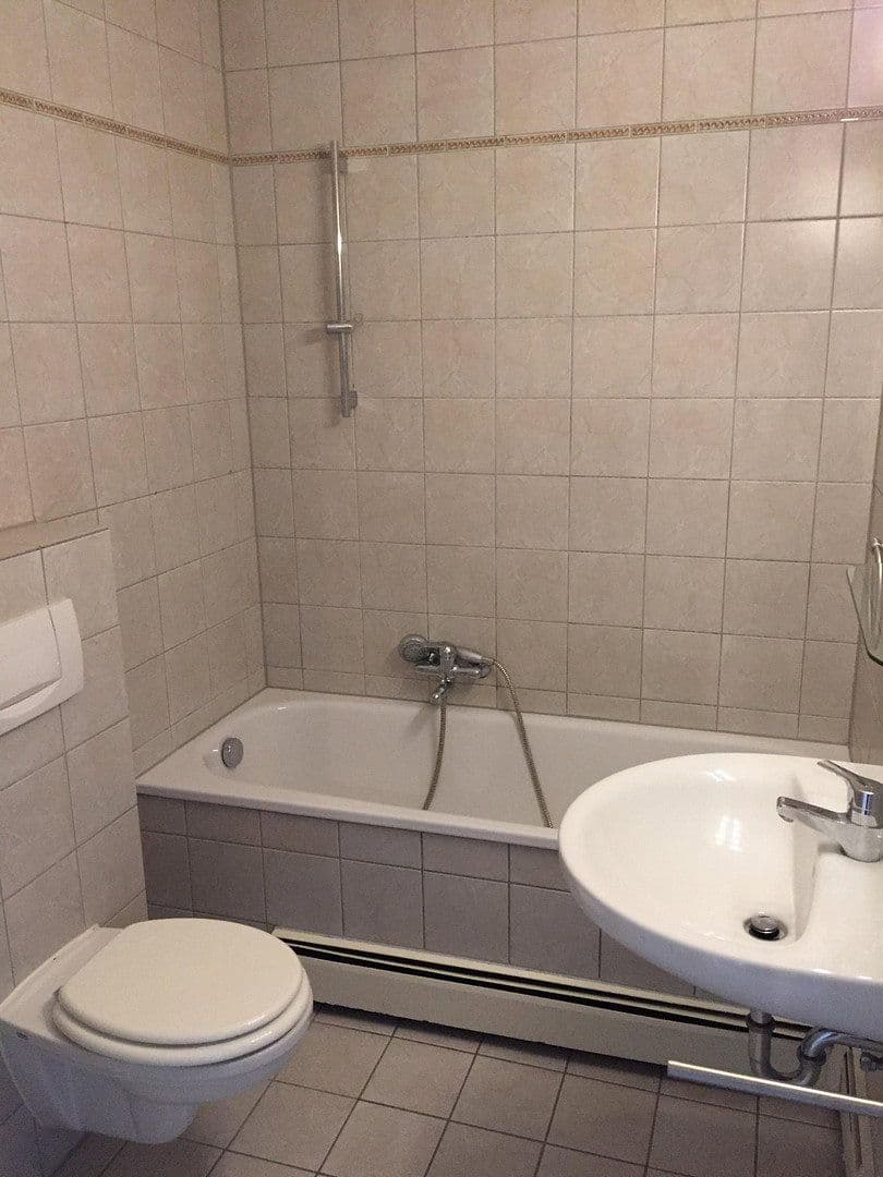 Pronájem bytu 3+1 74 m², Bonn, Severní Porýní-Vestfálsko Pronájem bytu 3+1 74 m², Bonn, Severní Porýní-Vestfálsko