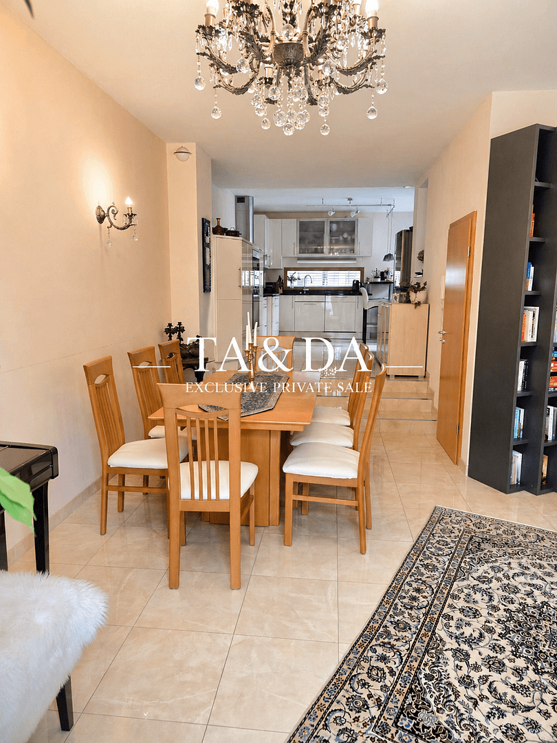 Prodej domu 148 m², pozemek 231 m², Frankfurt, Hessen Prodej domu 148 m², pozemek 231 m², Frankfurt, Hessen