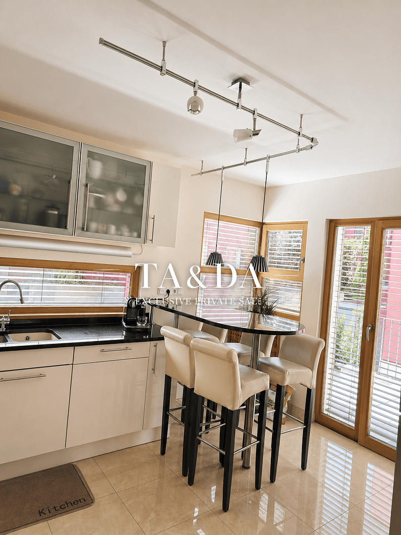 Prodej domu 148 m², pozemek 231 m², Frankfurt, Hessen Prodej domu 148 m², pozemek 231 m², Frankfurt, Hessen
