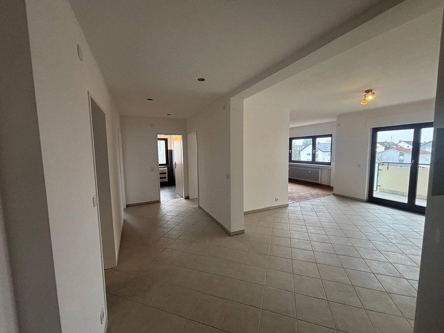 Pronájem bytu 3+1 95 m², Hemsbach, Bádensko-Württembersko Pronájem bytu 3+1 95 m², Hemsbach, Bádensko-Württembersko