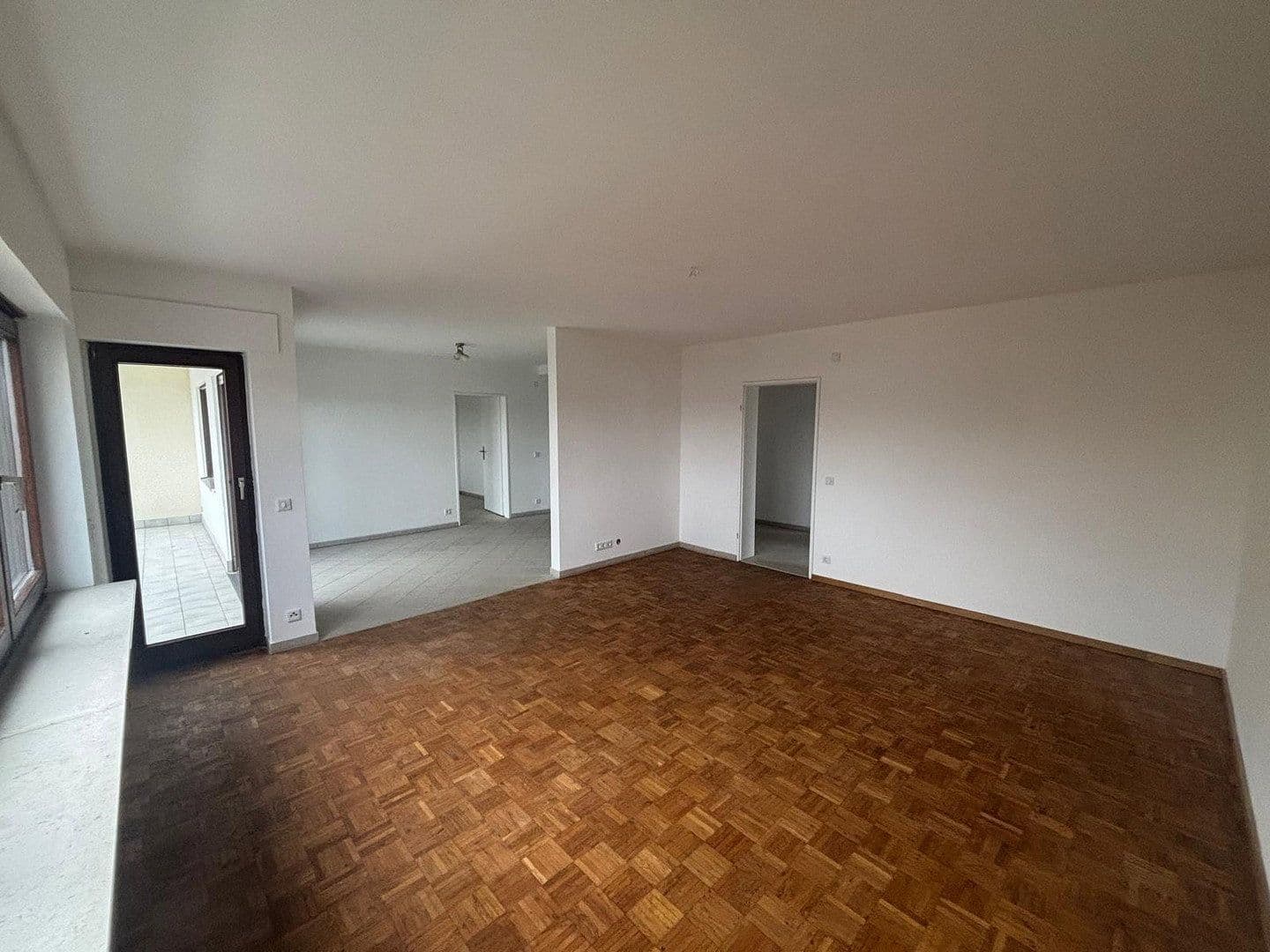 Pronájem bytu 3+1 95 m², Hemsbach, Bádensko-Württembersko Pronájem bytu 3+1 95 m², Hemsbach, Bádensko-Württembersko