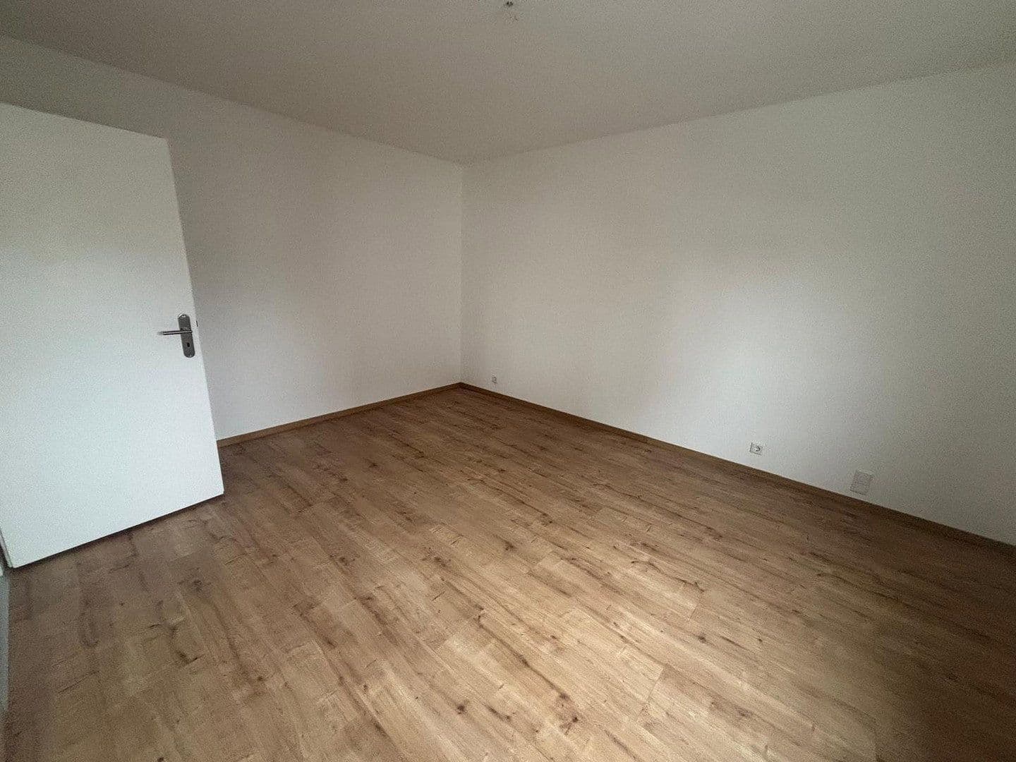 Pronájem bytu 3+1 95 m², Hemsbach, Bádensko-Württembersko Pronájem bytu 3+1 95 m², Hemsbach, Bádensko-Württembersko