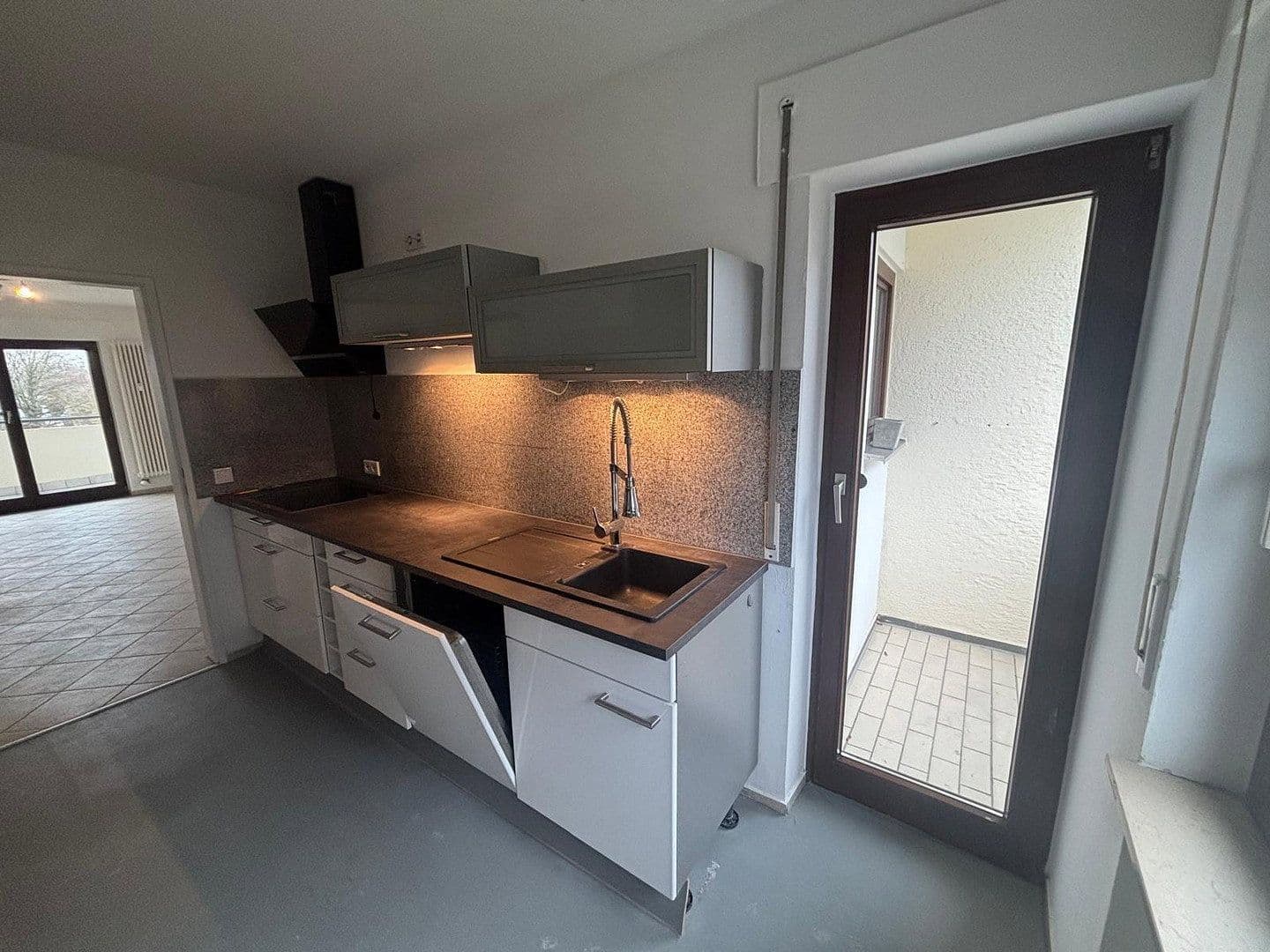 Pronájem bytu 3+1 95 m², Hemsbach, Bádensko-Württembersko Pronájem bytu 3+1 95 m², Hemsbach, Bádensko-Württembersko