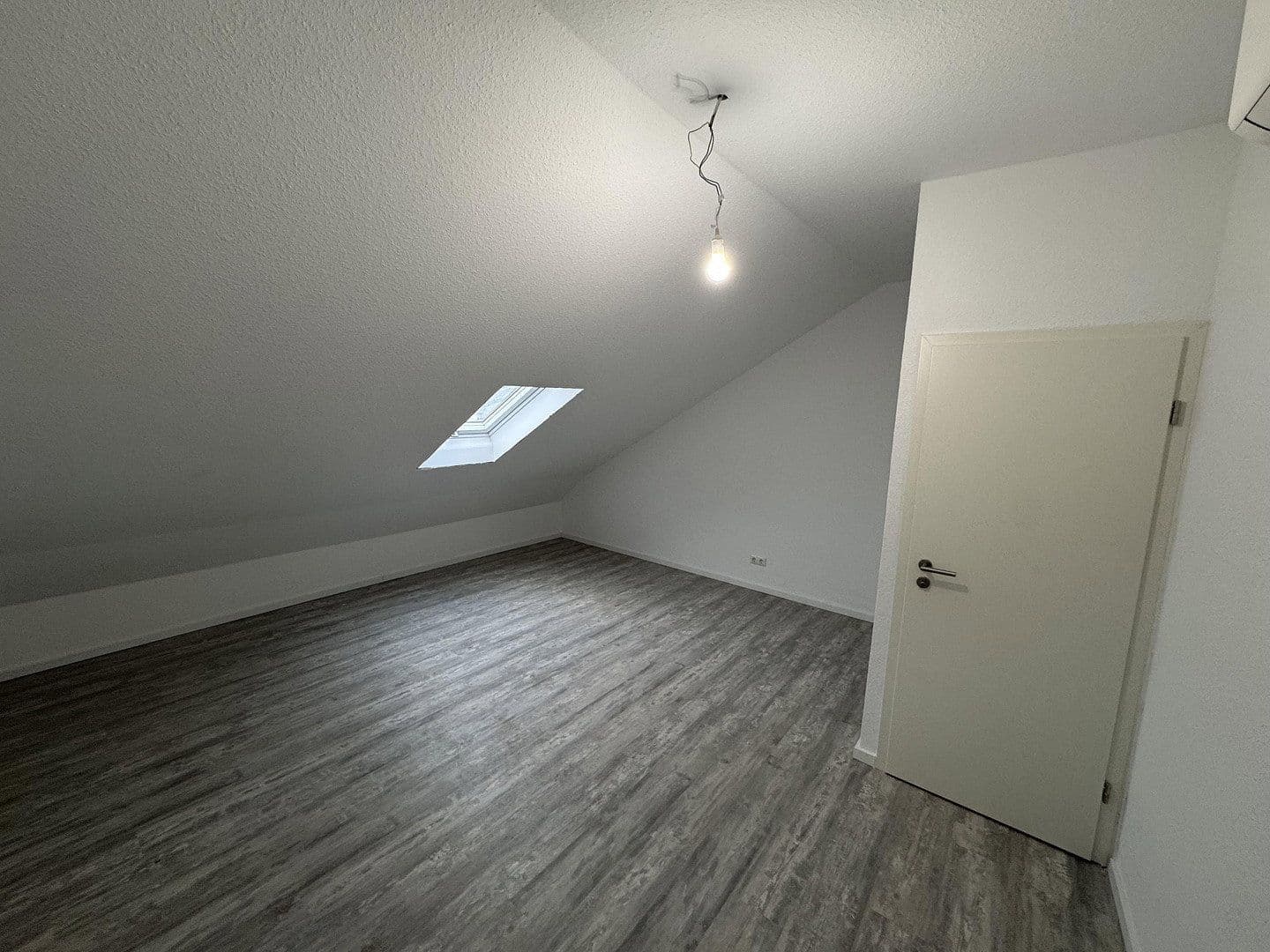 Pronájem bytu 4+1 86 m², Gernotstraße, Gernsheim, Hessen Pronájem bytu 4+1 86 m², Gernotstraße, Gernsheim, Hessen