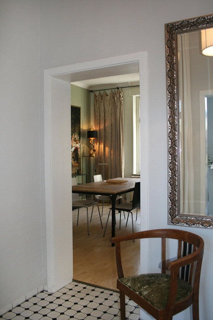 Pronájem bytu 3+1 73 m², Karlsbaderstrasse 15, Stuttgart, Bádensko-Württembersko Pronájem bytu 3+1 73 m², Karlsbaderstrasse 15, Stuttgart, Bádensko-Württembersko