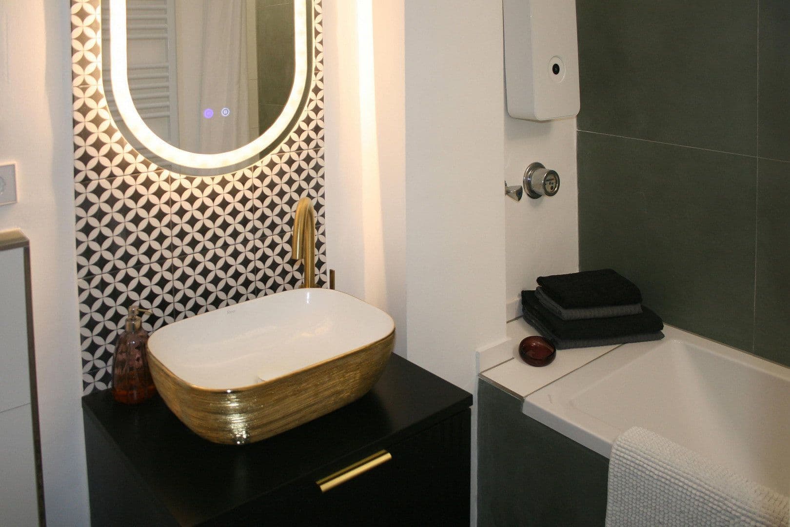 Pronájem bytu 3+1 73 m², Karlsbaderstrasse 15, Stuttgart, Bádensko-Württembersko Pronájem bytu 3+1 73 m², Karlsbaderstrasse 15, Stuttgart, Bádensko-Württembersko