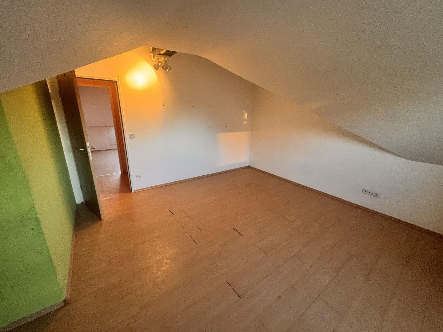 Prodej domu 127 m², pozemek 189 m², Düsseldorf, Severní Porýní-Vestfálsko Prodej domu 127 m², pozemek 189 m², Düsseldorf, Severní Porýní-Vestfálsko