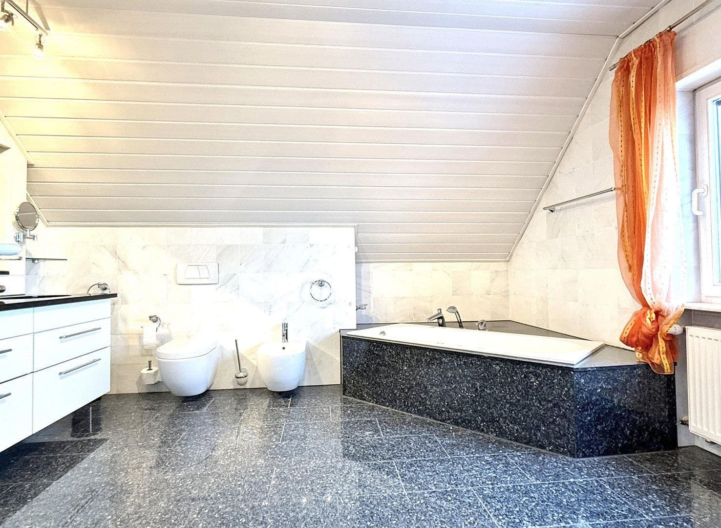 Prodej domu 270 m², pozemek 776 m², Weisenheim am Berg, Porýní-Falc Prodej domu 270 m², pozemek 776 m², Weisenheim am Berg, Porýní-Falc