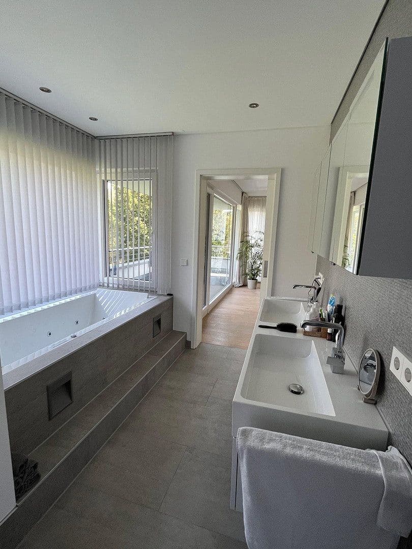 Prodej domu 227 m², pozemek 855 m², Dormagen, Severní Porýní-Vestfálsko Prodej domu 227 m², pozemek 855 m², Dormagen, Severní Porýní-Vestfálsko