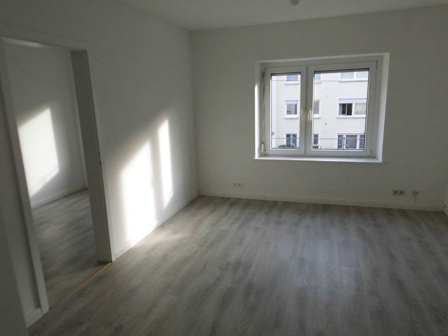 Prodej domu 442 m², pozemek 582 m², Stuttgart, Bádensko-Württembersko Prodej domu 442 m², pozemek 582 m², Stuttgart, Bádensko-Württembersko