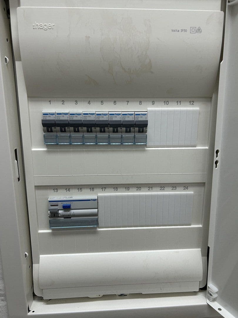 Prodej bytu 4+1 93 m², Rheinfeldstraße 67, Ludwigshafen, Porýní-Falc Prodej bytu 4+1 93 m², Rheinfeldstraße 67, Ludwigshafen, Porýní-Falc