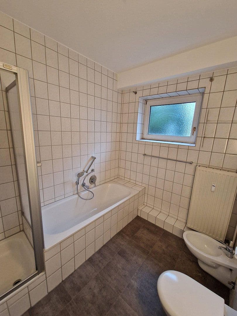 Pronájem bytu 2+1 92 m², Volkhausenstraße 21, Bad Salzuflen, Severní Porýní-Vestfálsko Pronájem bytu 2+1 92 m², Volkhausenstraße 21, Bad Salzuflen, Severní Porýní-Vestfálsko