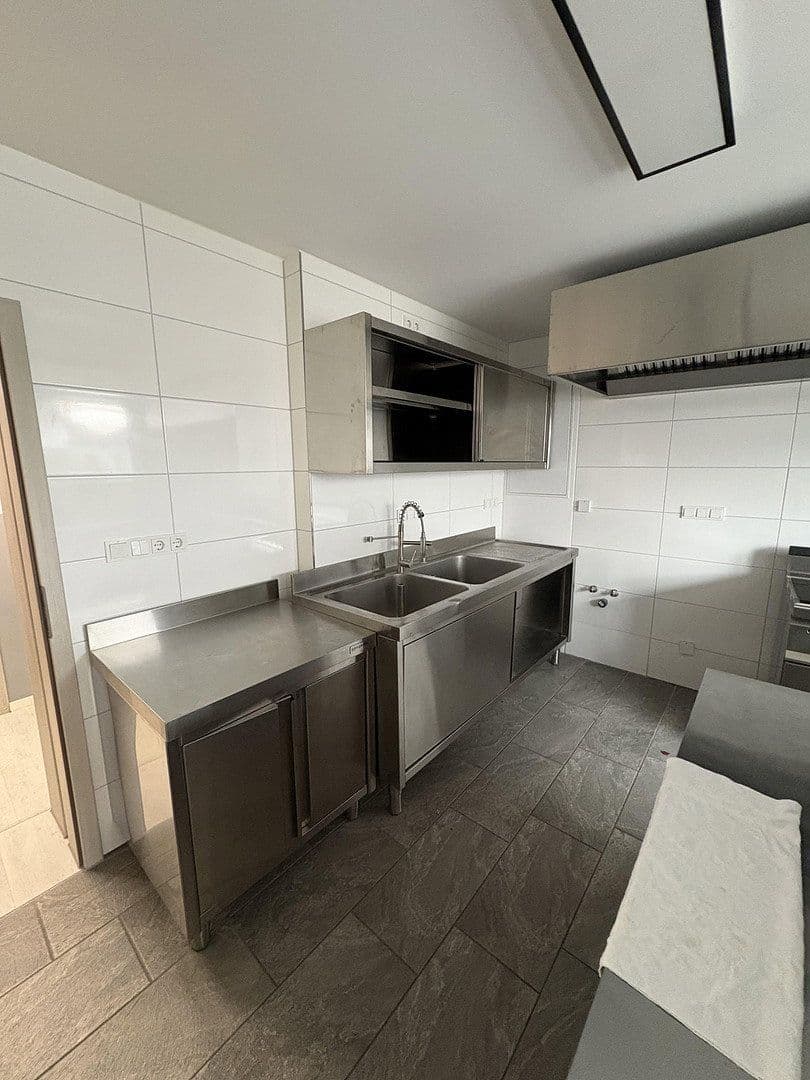 Pronájem nebytového prostoru 100 m², Lachnerstraße, 2, Erlangen, Bavorsko Pronájem nebytového prostoru 100 m², Lachnerstraße, 2, Erlangen, Bavorsko
