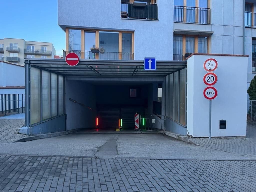 Pronájem garáže 14 m², Za Zámečkem, Praha, Praha Pronájem garáže 14 m², Za Zámečkem, Praha, Praha