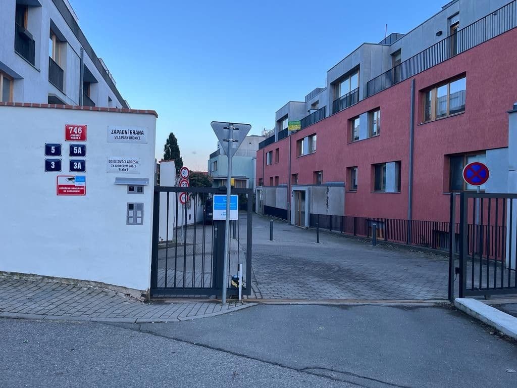 Pronájem garáže 14 m², Za Zámečkem, Praha, Praha Pronájem garáže 14 m², Za Zámečkem, Praha, Praha