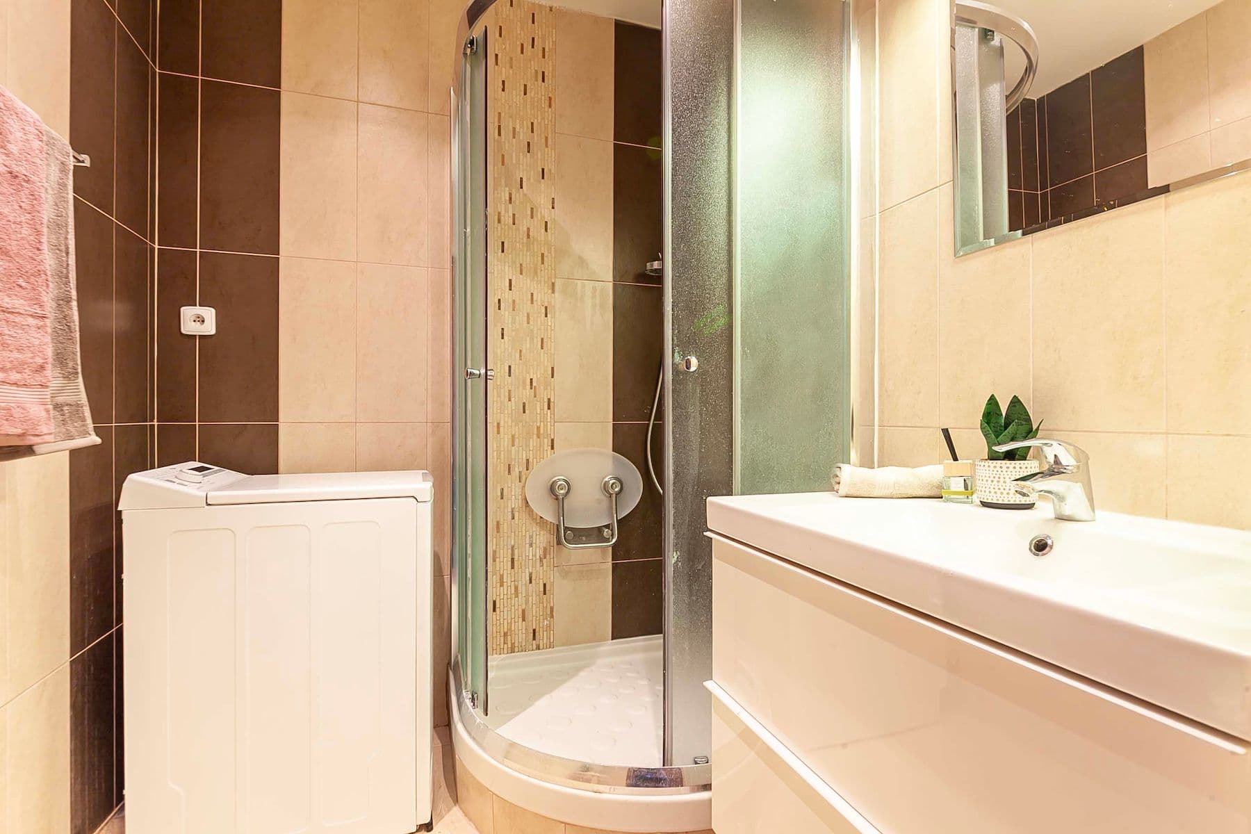 Prodej bytu 3+1 65 m², Krynická, Praha, Praha Prodej bytu 3+1 65 m², Krynická, Praha, Praha