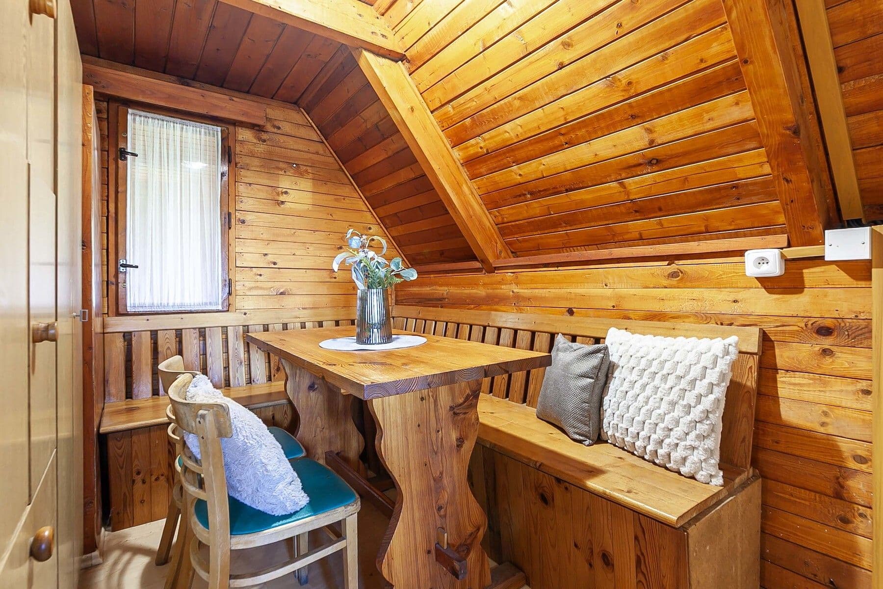 Prodej chaty, chalupy 126 m², pozemek 429 m², Rabyně, Středočeský kraj Prodej chaty, chalupy 126 m², pozemek 429 m², Rabyně, Středočeský kraj