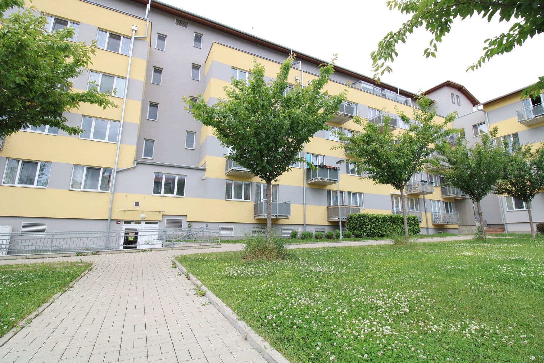 Pronájem bytu 2+kk 52 m², Jaroslava Holečka, Kladno, Středočeský kraj Pronájem bytu 2+kk 52 m², Jaroslava Holečka, Kladno, Středočeský kraj