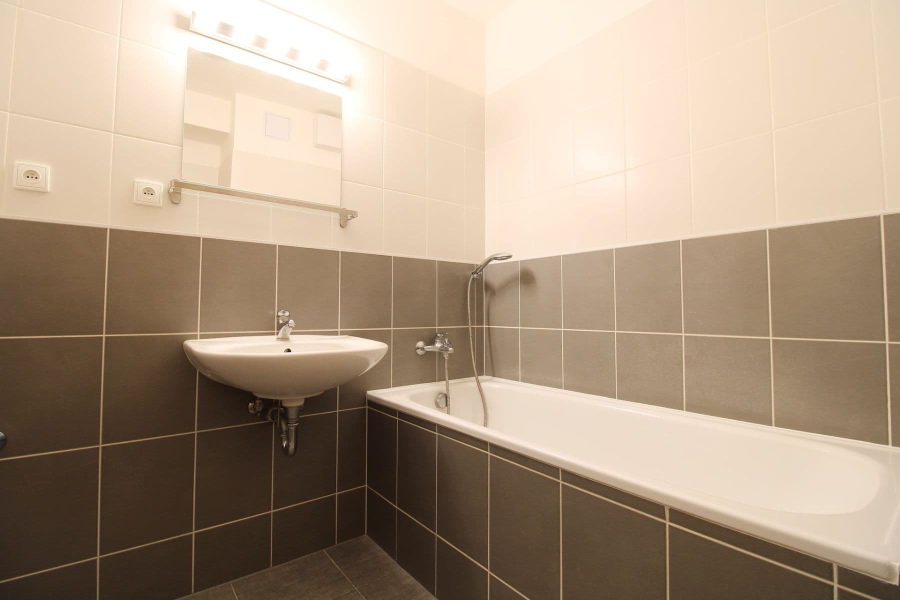 Pronájem bytu 2+kk 52 m², Jaroslava Holečka, Kladno, Středočeský kraj Pronájem bytu 2+kk 52 m², Jaroslava Holečka, Kladno, Středočeský kraj