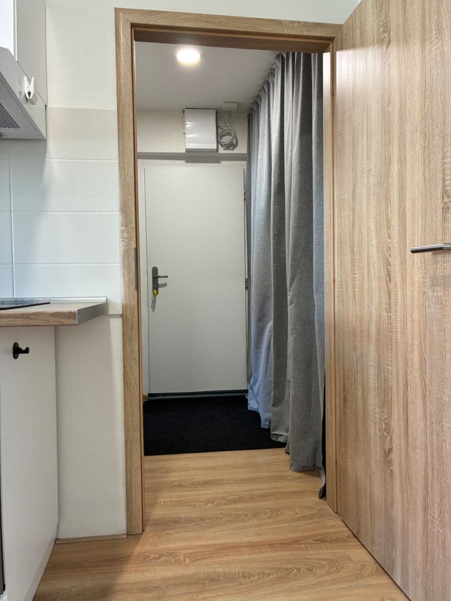 Prodej bytu 2+1 53 m², Lhotecká, Mníšek pod Brdy, Středočeský kraj Prodej bytu 2+1 53 m², Lhotecká, Mníšek pod Brdy, Středočeský kraj