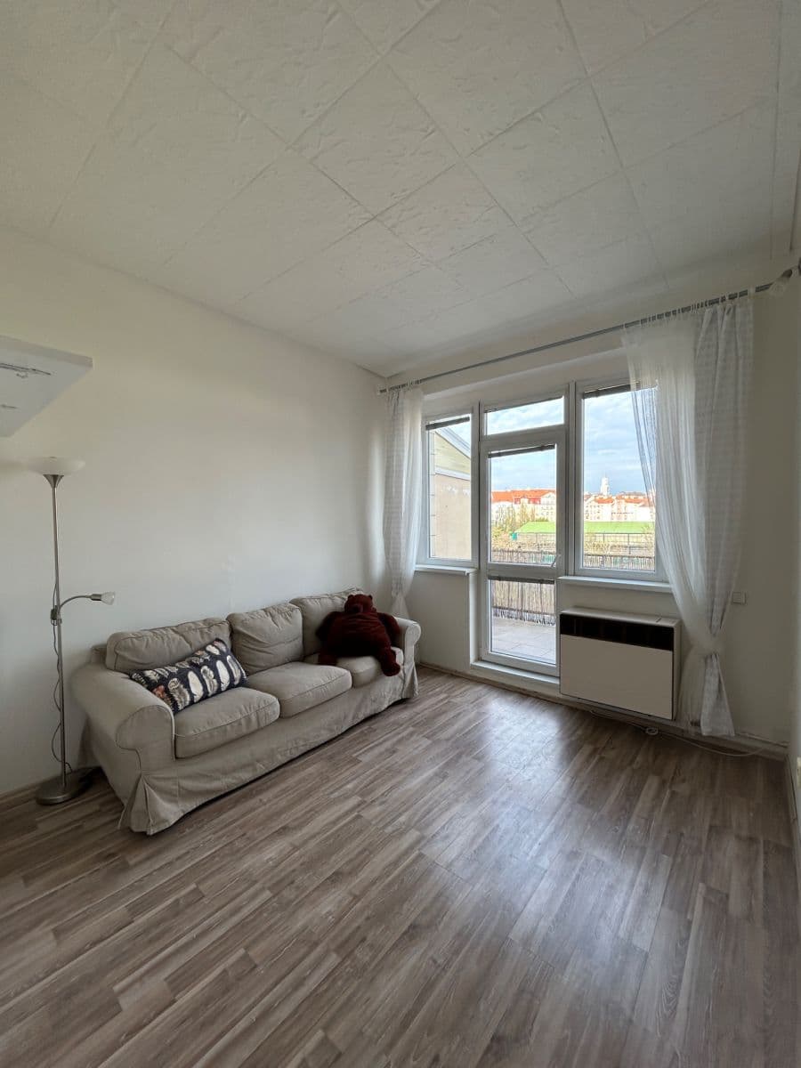 Pronájem bytu 2+1 34 m², Petrohradská, Praha, Praha Pronájem bytu 2+1 34 m², Petrohradská, Praha, Praha