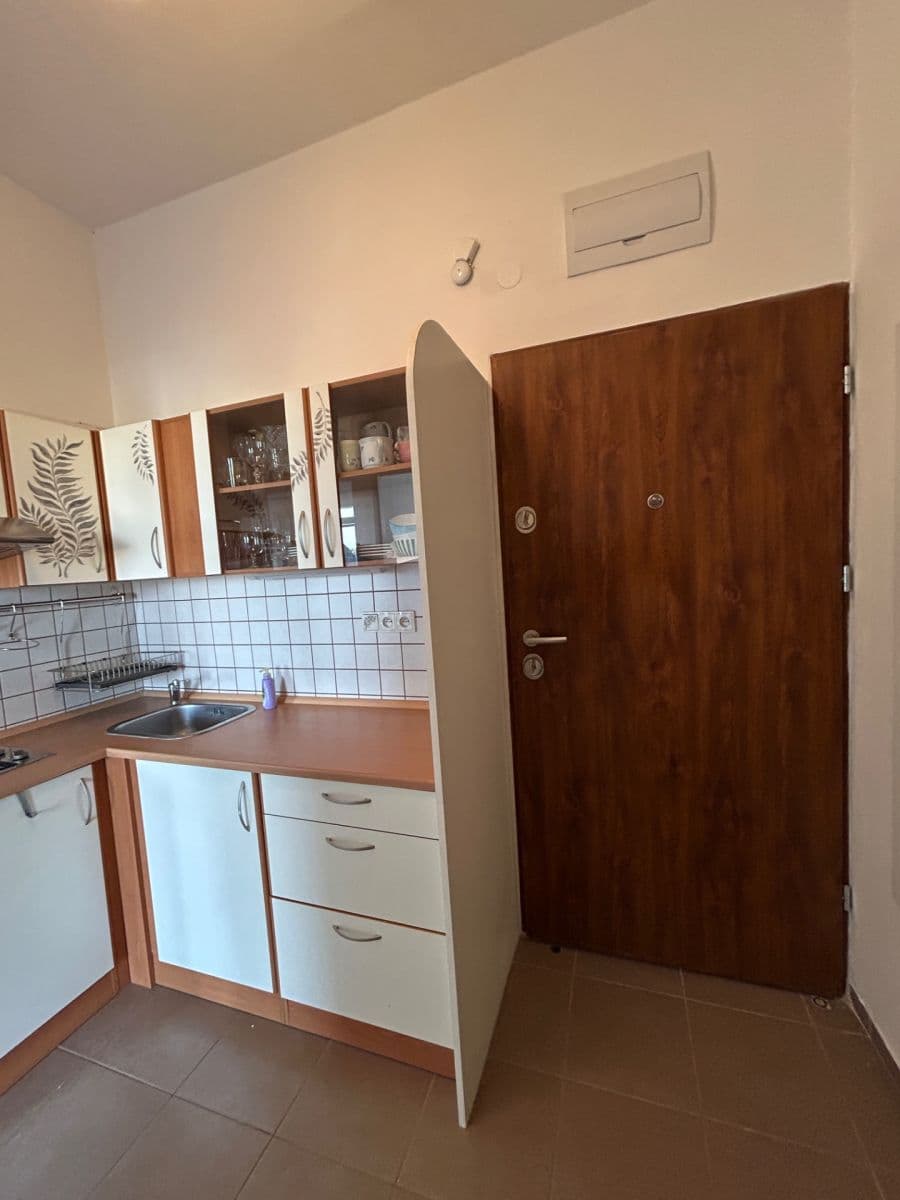 Pronájem bytu 2+1 34 m², Petrohradská, Praha, Praha Pronájem bytu 2+1 34 m², Petrohradská, Praha, Praha