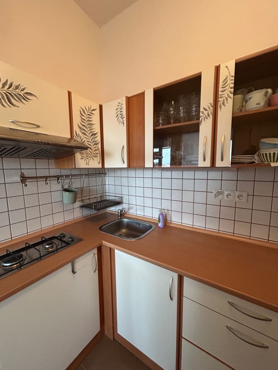 Pronájem bytu 2+1 34 m², Petrohradská, Praha, Praha Pronájem bytu 2+1 34 m², Petrohradská, Praha, Praha