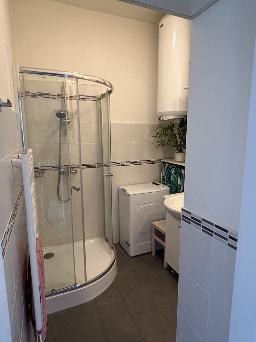 Pronájem bytu 2+1 34 m², Petrohradská, Praha, Praha Pronájem bytu 2+1 34 m², Petrohradská, Praha, Praha